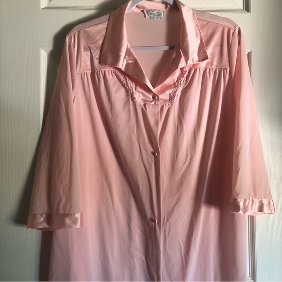 Vintage Vanity Fair Pink 100% Nylon Robe House Coat Button Front Side Pocket - Picture 3 of 8